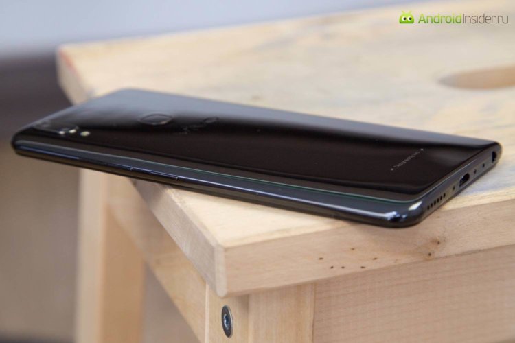 Vivo V9 — еще один смартфон в популярном сегменте. Внешний вид. Фото.