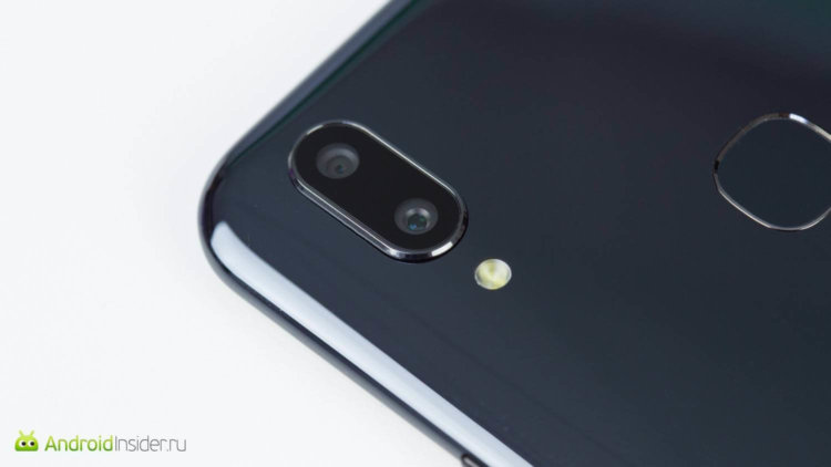 Vivo V9 — еще один смартфон в популярном сегменте. Три камеры с двух сторон. Фото.
