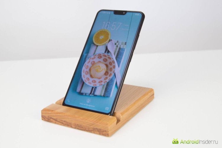 Vivo V9 — еще один смартфон в популярном сегменте. Большой экран. Фото.
