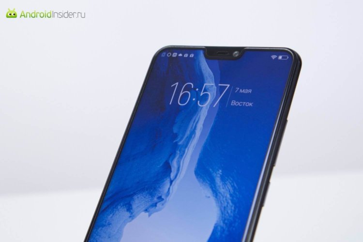 Vivo V9 — еще один смартфон в популярном сегменте. Большой экран. Фото.