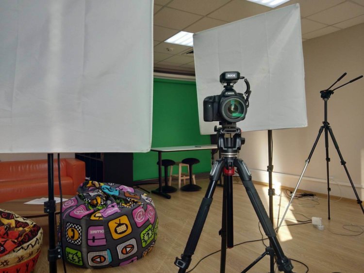 Vivo V9 — еще один смартфон в популярном сегменте. Три камеры с двух сторон. Фото.