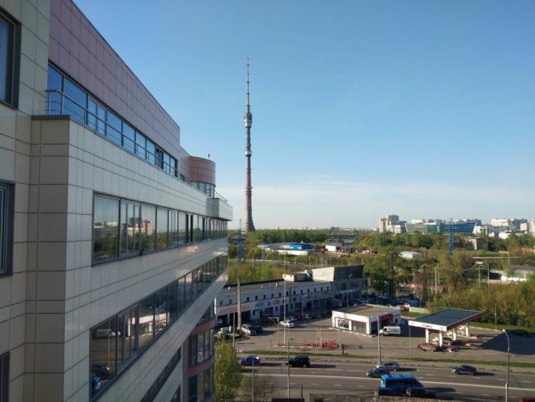 Vivo V9 — еще один смартфон в популярном сегменте. Три камеры с двух сторон. Фото.