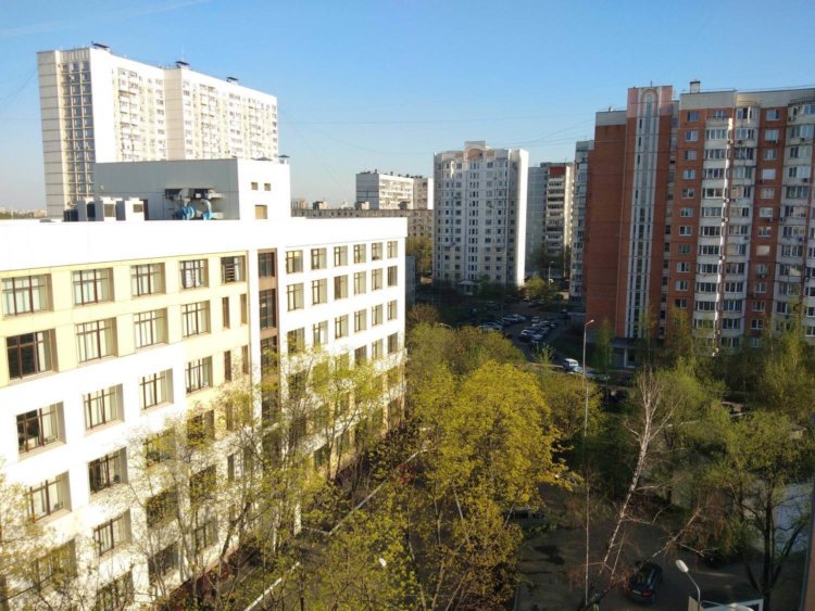 Vivo V9 — еще один смартфон в популярном сегменте. Три камеры с двух сторон. Фото.