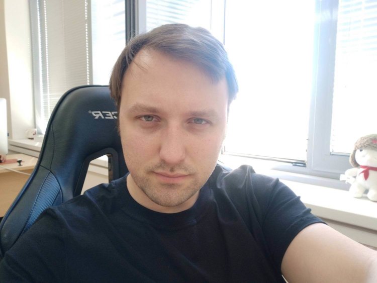 Vivo V9 — еще один смартфон в популярном сегменте. Три камеры с двух сторон. Фото.