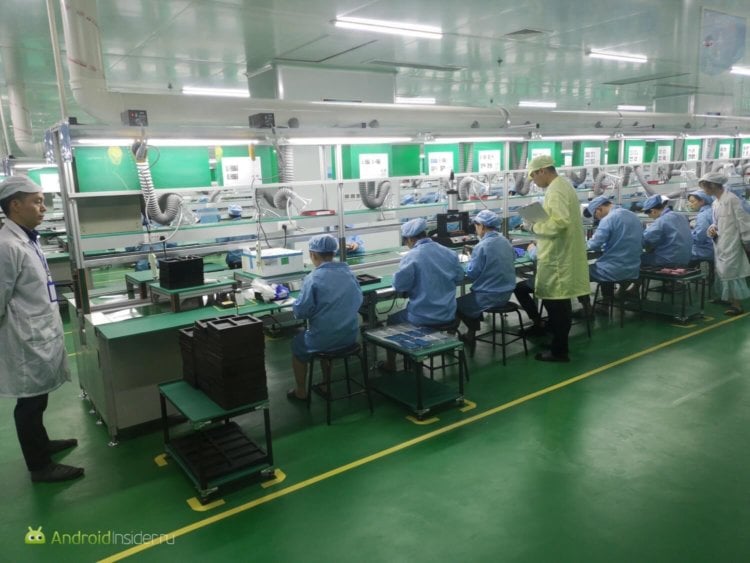Как собирают смартфоны на китайском заводе. Фото.