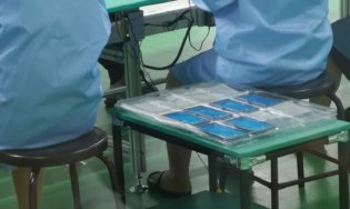 Как собирают смартфоны на китайском заводе. Фото.