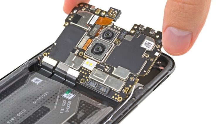 Легко ли отремонтировать OnePlus 6? Ответ экспертов iFixit. Фото.