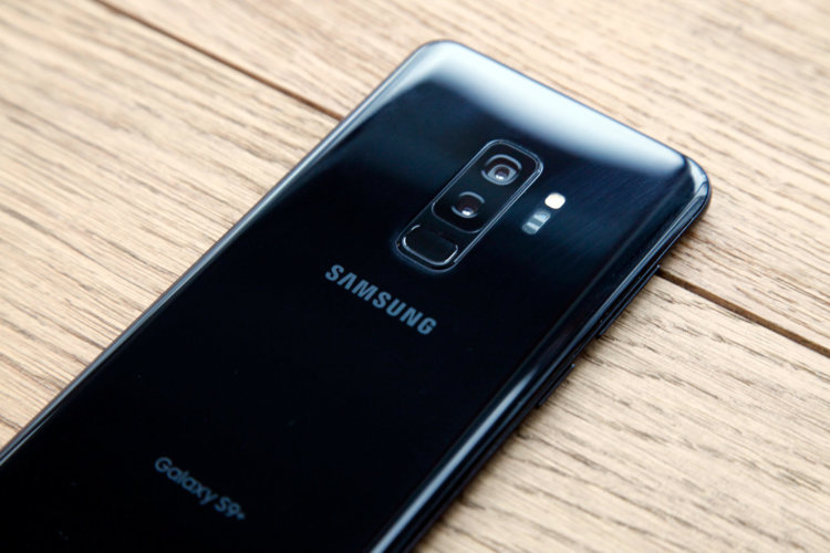 Samsung на MWC 2019 представит складной смартфон. Фото.