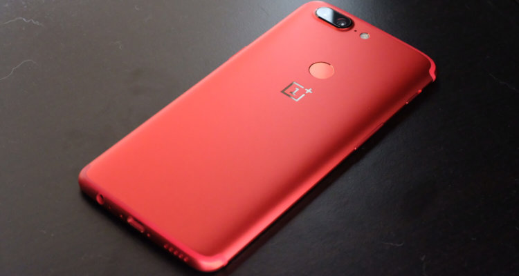 OnePlus 6. Красный. Очень красный. Фото.