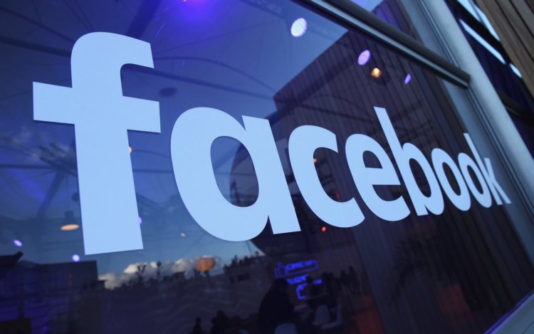 Facebook передавал личные данные пользователей 60 производителям смартфонов. Фото.