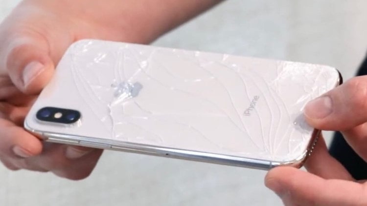 Какие главные недостатки iPhone? Очередной ответ Samsung. Фото.