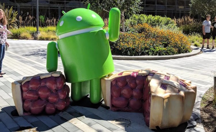 Google показала статую Android Pie в Googleplex. Как выглядит «пирог»? Фото.