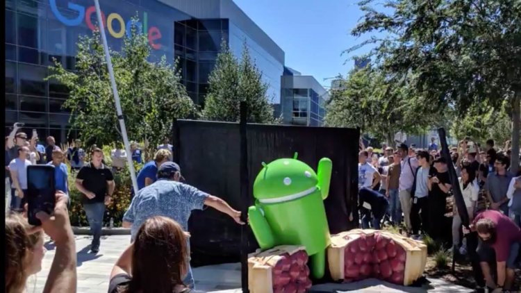 Google показала статую Android Pie в Googleplex. Как выглядит «пирог»? Фото.