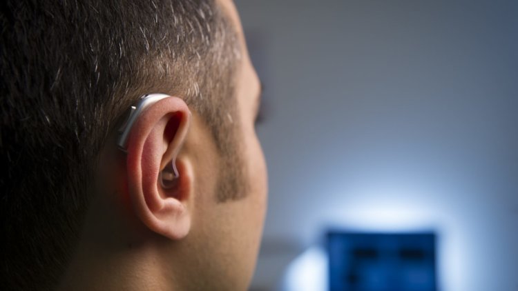 Google пообещала добавить в Android поддержку слуховых аппаратов. Фото.