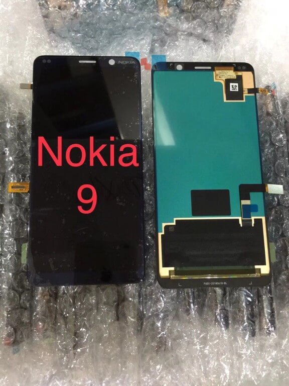 Флагман Nokia 9 и X7 — без «челок». Nokia 9 и Nokia X7 — передние панели. Фото.