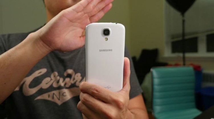 Топ самых провальных функций смартфонов Samsung. Air Gestures. Фото.