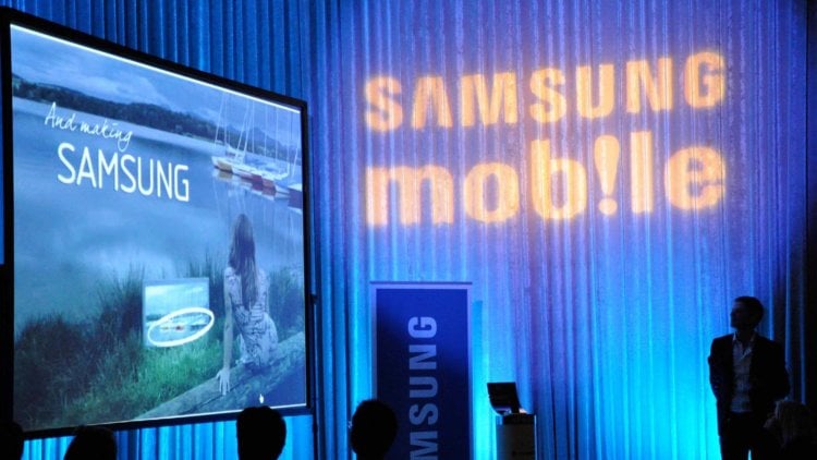 Как выглядит экран Samsung Galaxy S10+. Фото.