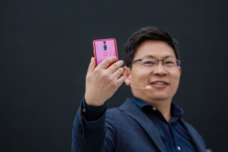 Годовой доход Huawei достиг внушительных 109 млрд долларов. Фото.