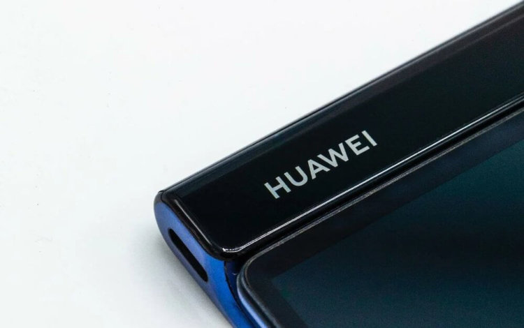 На этот раз лучше: Huawei показала свой складной смартфон. Фото.