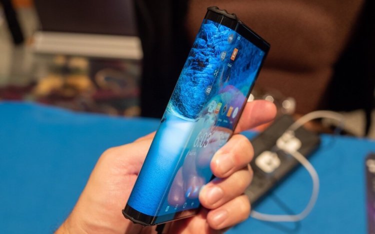 Huawei показала часть складного смартфона. Крут ли он? Фото.