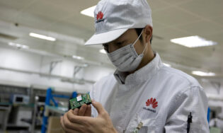 Профессора и Нобелевские лауреаты: кто работает над смартфонами Huawei. Фото.