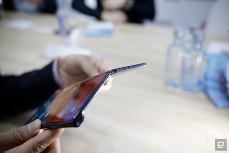 MWC 2019: Складной Huawei Mate X показали со всех сторон. И он круче Galaxy Fold. Фото.