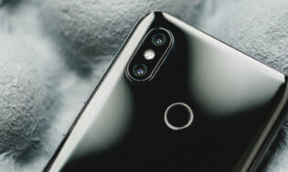 Xiaomi показала ночную тему для MIUI 10, и она ужасна. Фото.