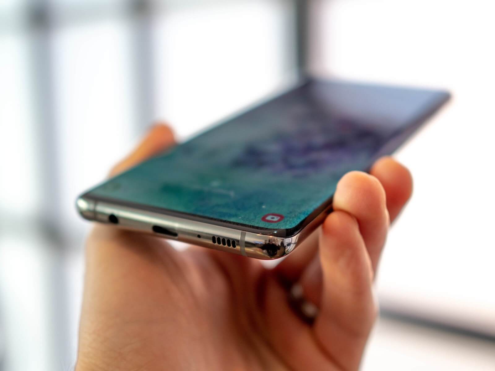 Samsung Galaxy S10+ - фото