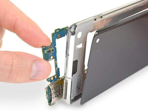 iFixit оценили ремонтопригодность Samsung Galaxy S10. Фото.