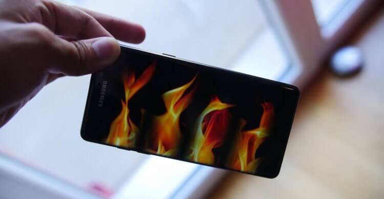 #Фото: Пользователь сообщил о возгорании Galaxy S10 после падения. Фото.