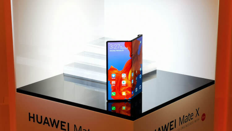 Huawei не хочет выпускать собственную ОС на замену Android. И вот почему. Фото.