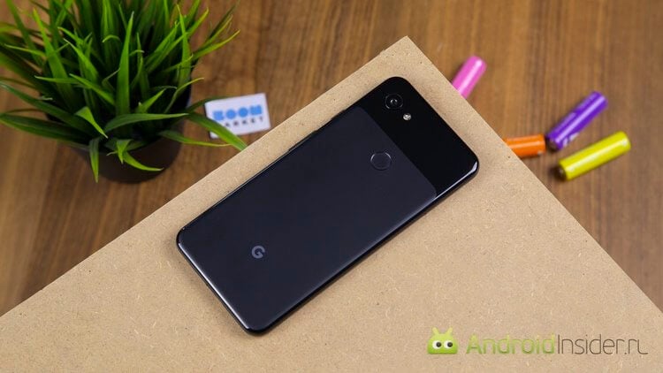 Google Pixel 3a XL — пиксель по нормальной цене. Аккумулятор и зарядка. Фото.