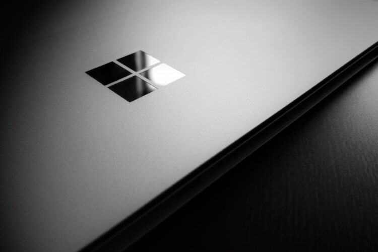 Microsoft готовит ответ Galaxy Fold и Huawei Mate X, но в виде компьютера. Фото.