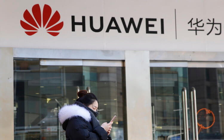 Американские компании втайне от США продолжают работать с Huawei. Фото.