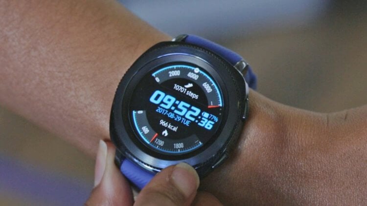 Какие часы Samsung выбрать до 20 000 рублей. Samsung Gear Sport. Фото.