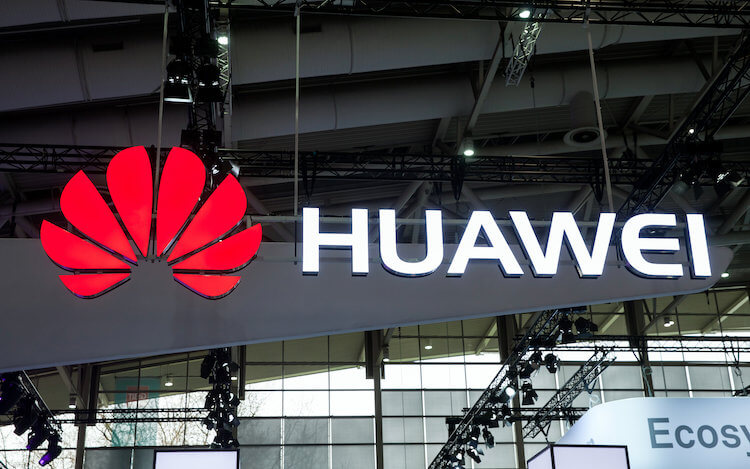 Huawei распродает свой бизнес из-за санкций США. Фото.