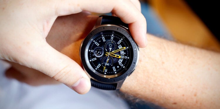 Какие часы Samsung выбрать до 20 000 рублей. Samsung Galaxy Watch. Фото.