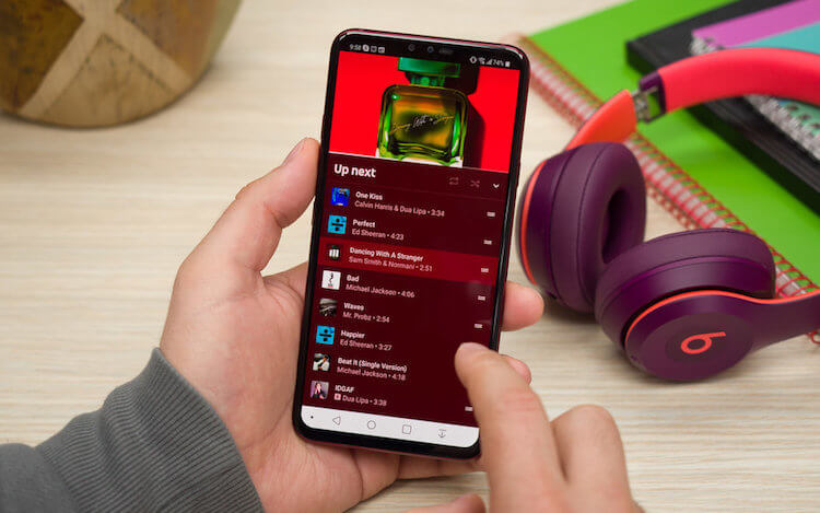 В YouTube Music для Android появился режим автоматической загрузки песен. Фото.