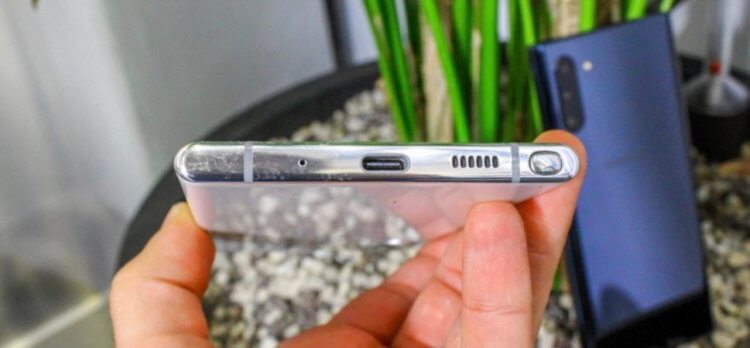 Samsung нас обманула. Galaxy Note 10 не такой, как нам обещали. Почему Galaxy Note 10 сделан из алюминия. Фото.
