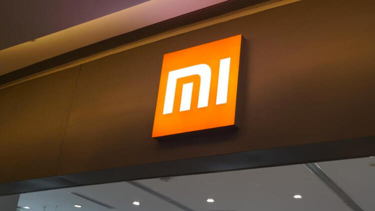 Глава Xiaomi опроверг слухи о складном смартфоне. Логотип Xiaomi над входом в фирменный магазин компании. Глава Xiaomi опроверг слухи о складном смартфоне. Логотип Xiaomi над входом в фирменный магазин компании. Фото.