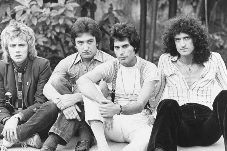 Вспоминаем Фредди Меркьюри с главными хитами группы Queen. Группа Queen. Фото.