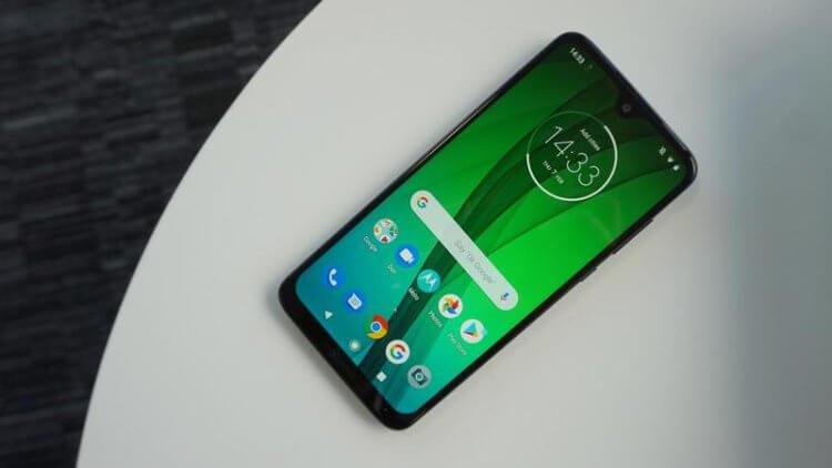 Самые большие смартфоны 2019 года. Moto G7 — Самый доступный фаблет. Фото.