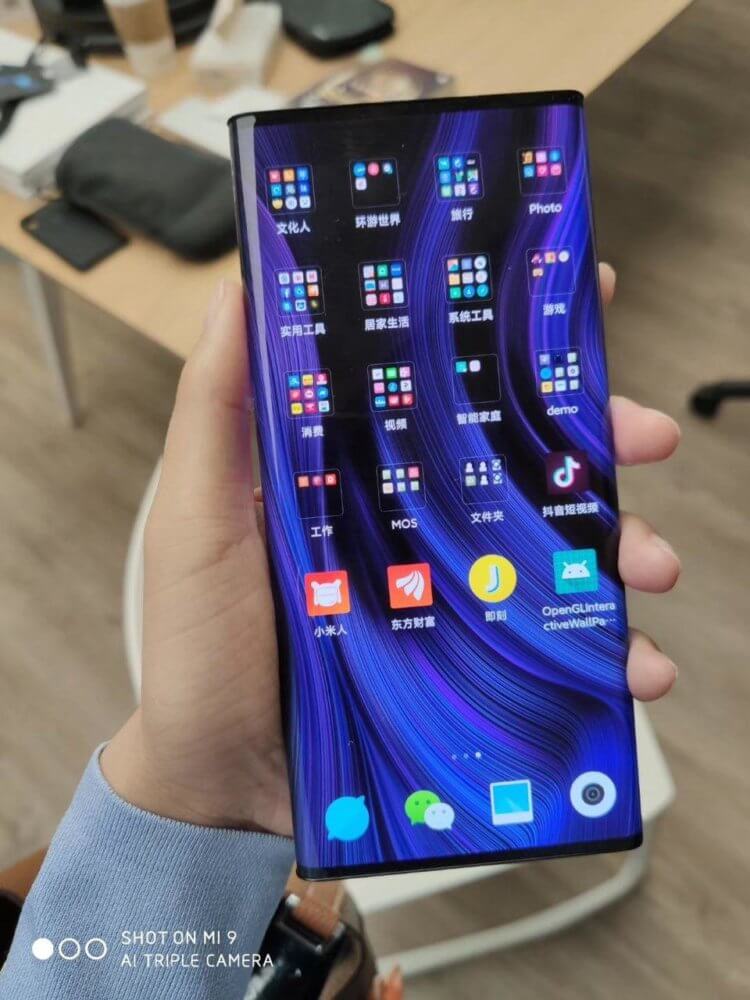 Самый необычный смартфон. Xiaomi Mix Alpha спереди. Фото.