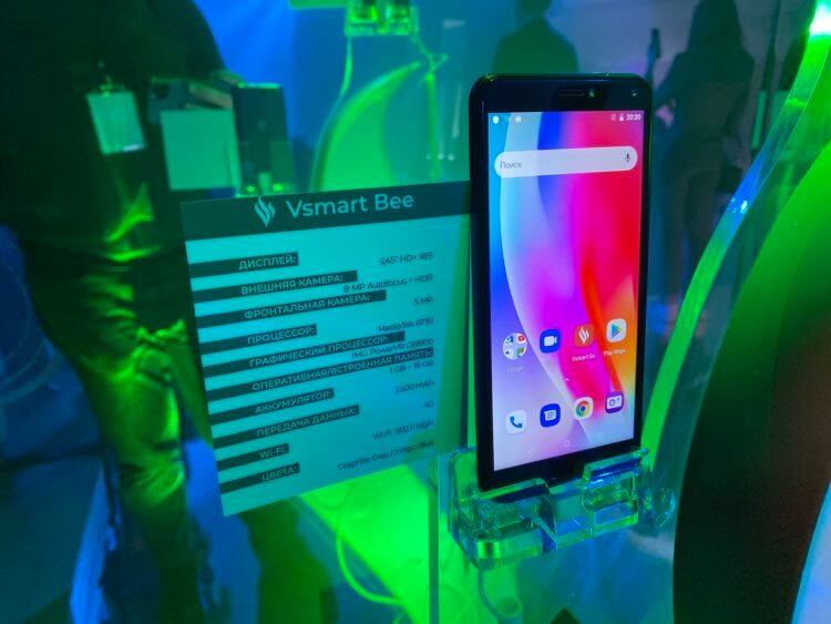 Бренд VinSmart. Один из самых доступных смартфонов от VsmaRT. Фото.