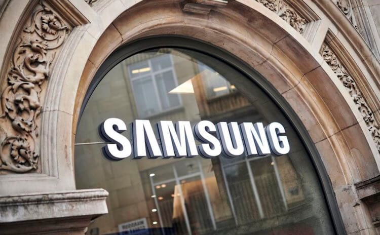 Samsung хочет стать как Apple и заменить смартфоны сервисами. Samsung хочет начать развивать свои сервисы, чтобы быть как Apple. Фото.