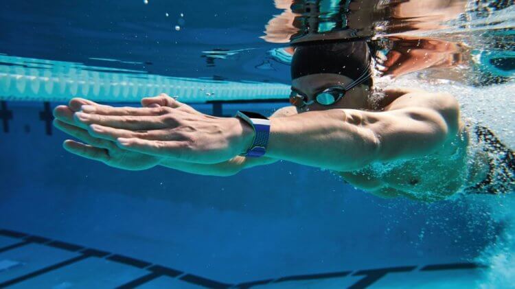 Лучшие смарт-часы для плавания. Часы для плавания — довольно полезный гаджет. Фото.