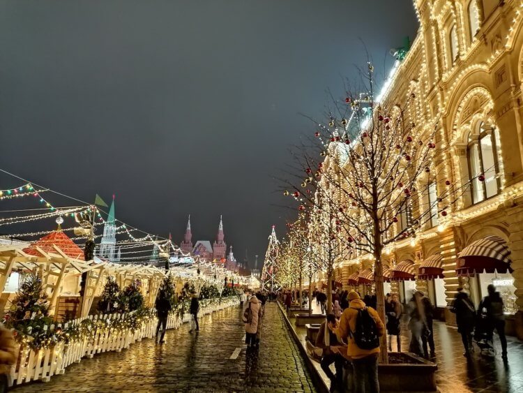 Съемка в темноте. Москва уже готова к празднику. Фото.