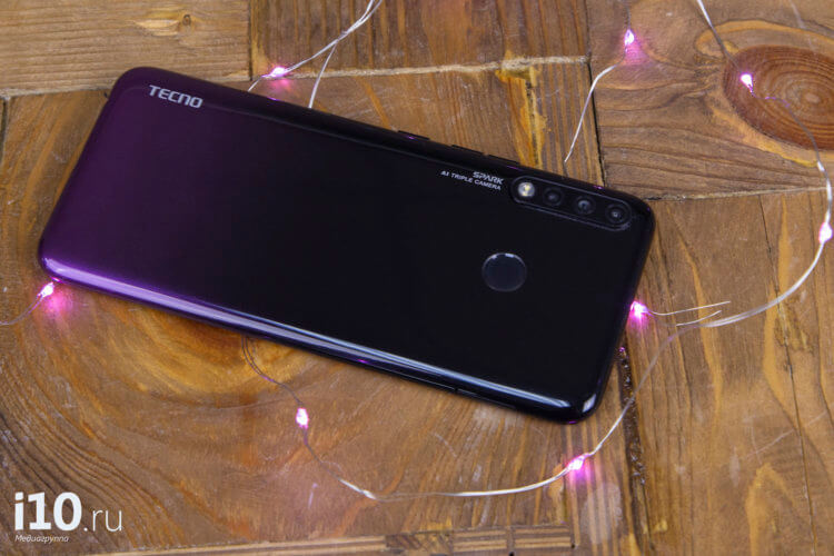 Отзыв о Tecno Spark 4. А еще у нас есть гирлянда в цвет смартфона. Фото.