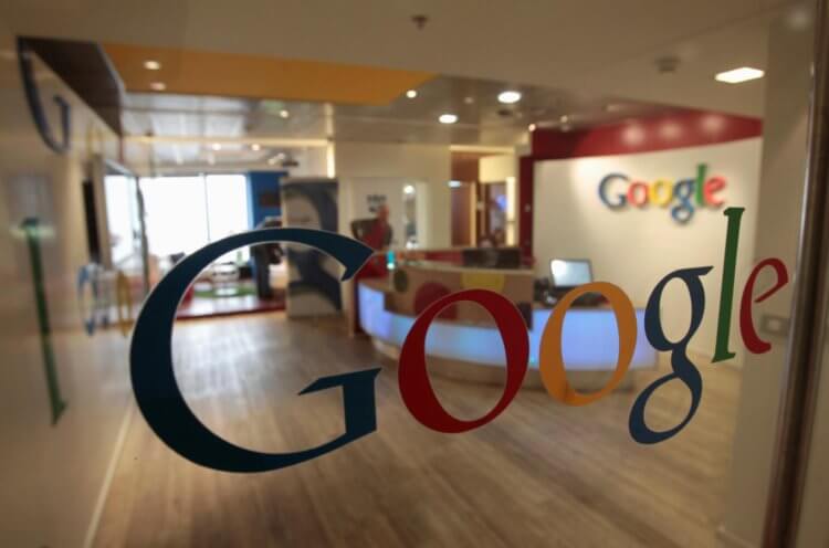 Google начала продавать данные пользователей спецслужбам. Фото.