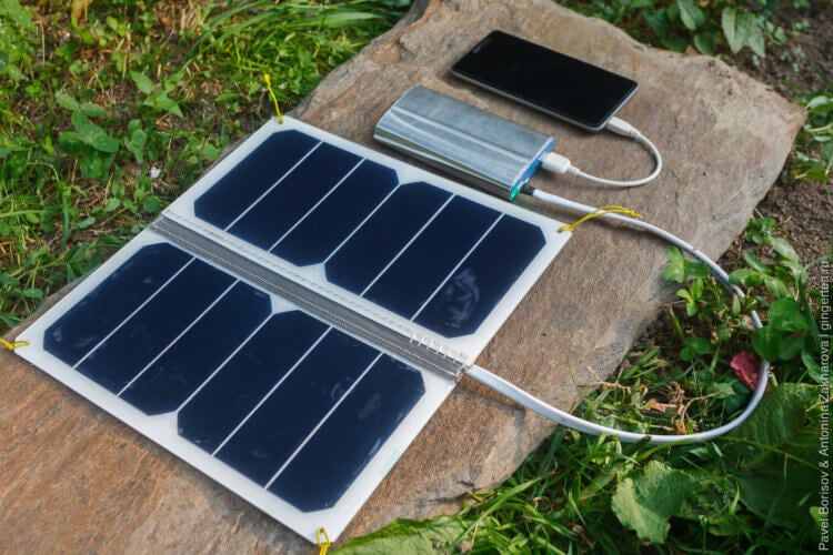 Аккумуляторы с солнечными батареями. Аккумуляторы на солнечной батарее. Фото.